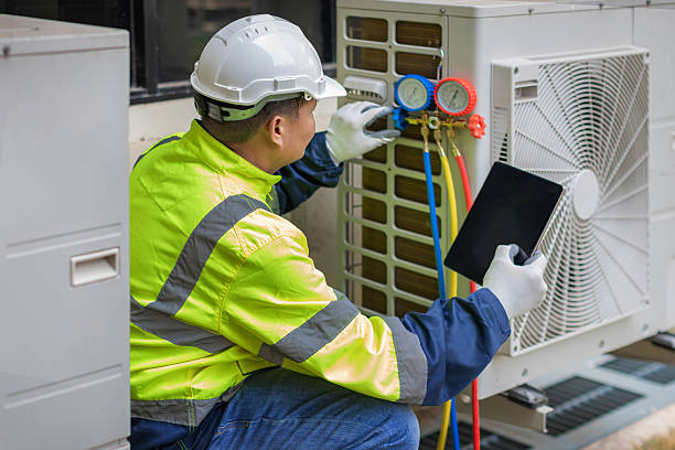 Professional Hvac Installation technician working in Marco Island, FL